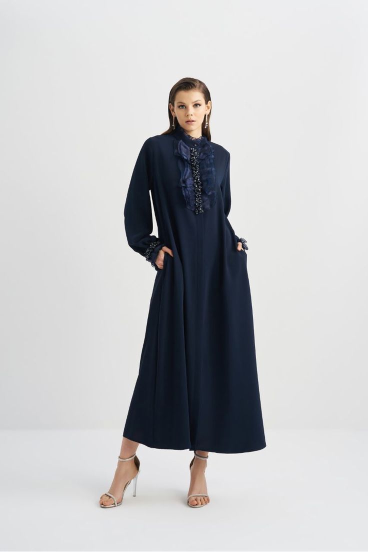 What is an Abaya Gown? and How to Look Classy in an Abaya?