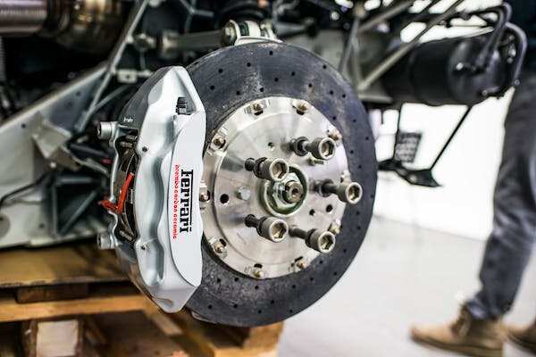 Signals That It’s Time to Replace Your Car’s Brakes